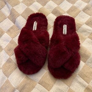 Steve Madden crossed fuzzy slippers